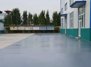 钦州彩色路面喷涂翻新的材料对冬季